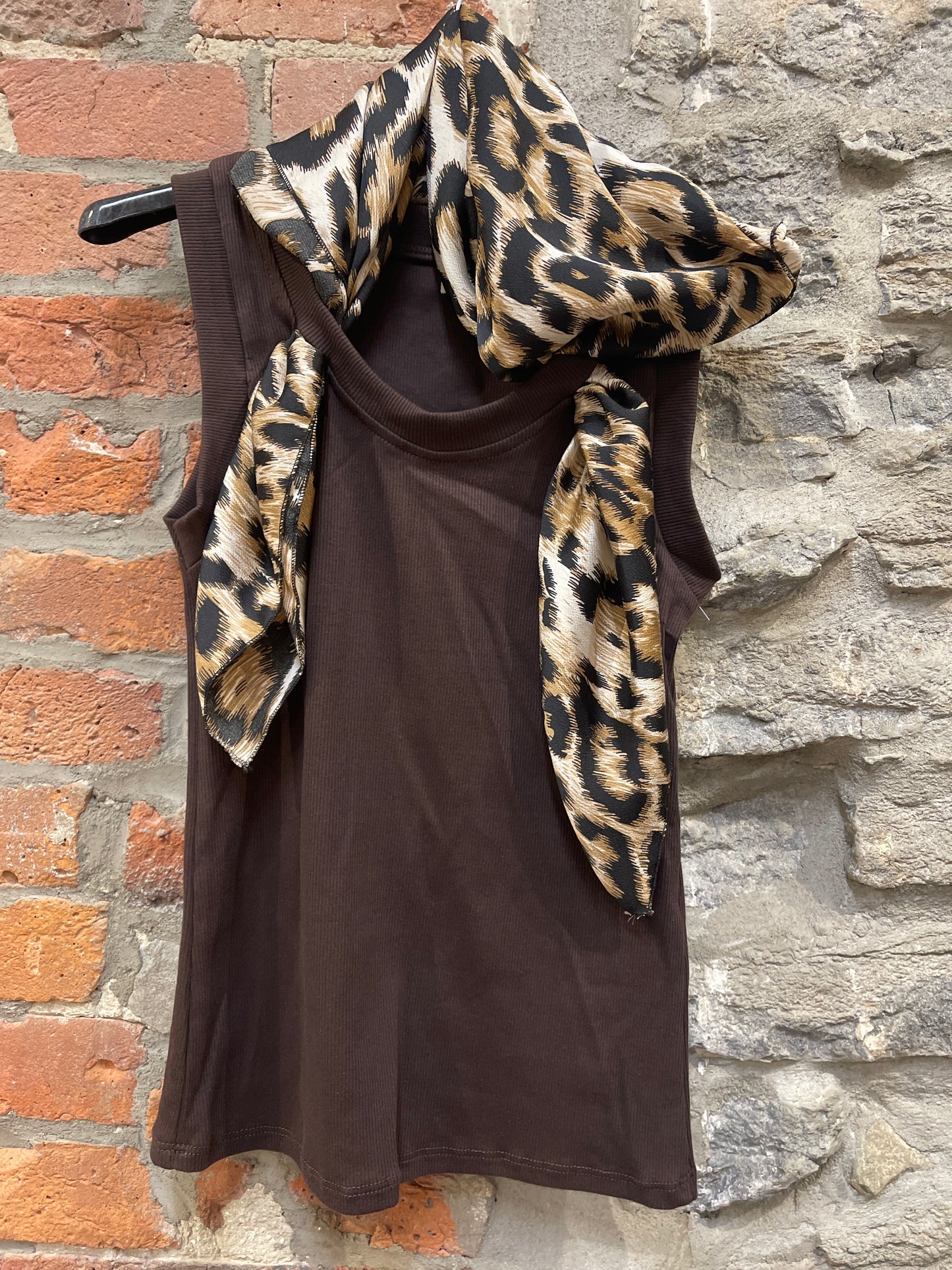 BR- 7376-J7 Tank top avec foulard