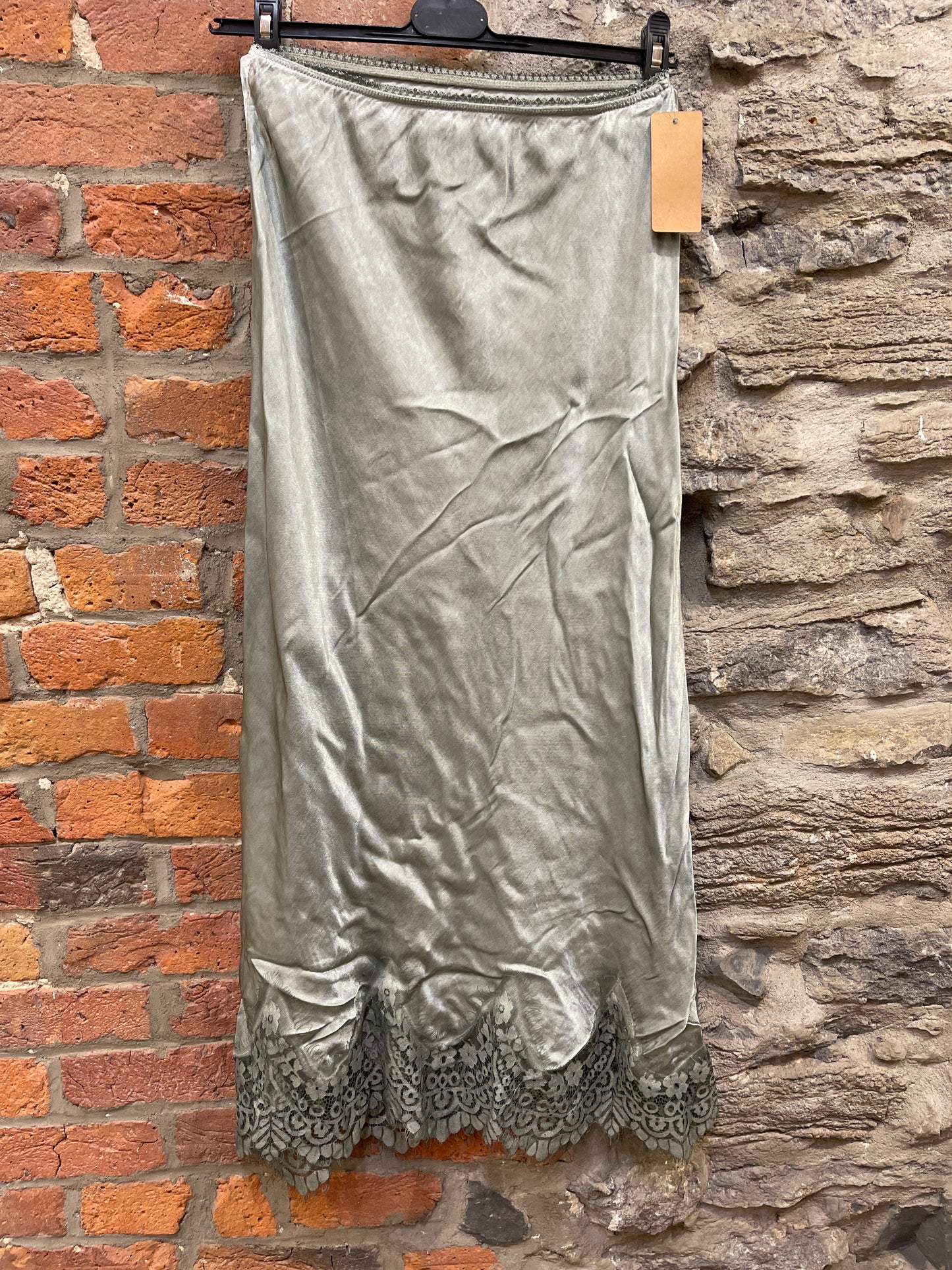 WC- 6292 Jupe long avec dentelle