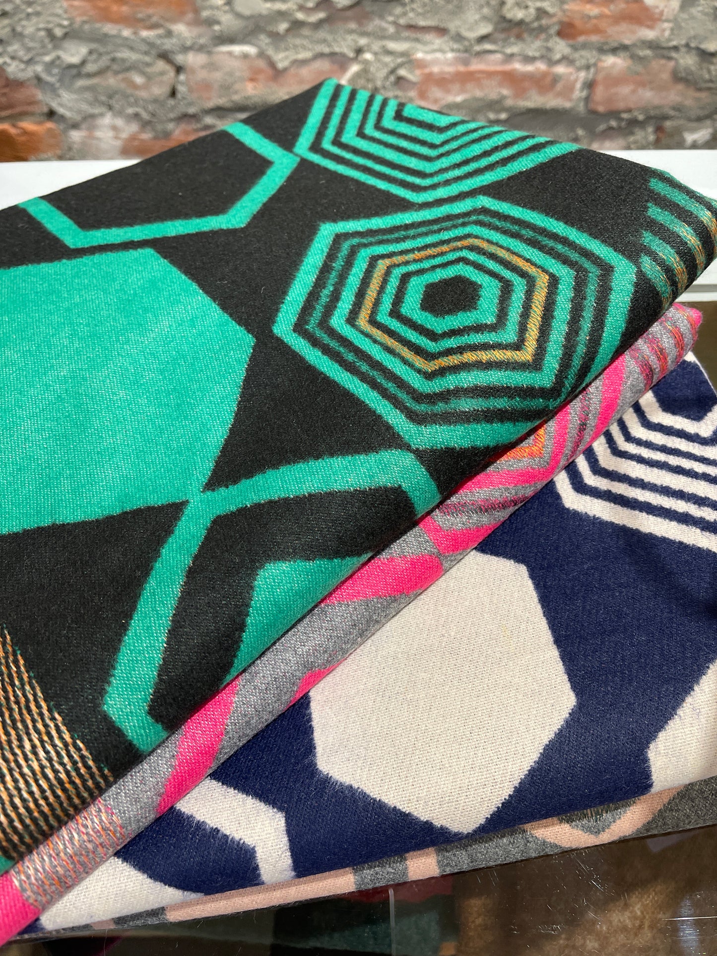 GR- S166 Écharpe avec hexagones