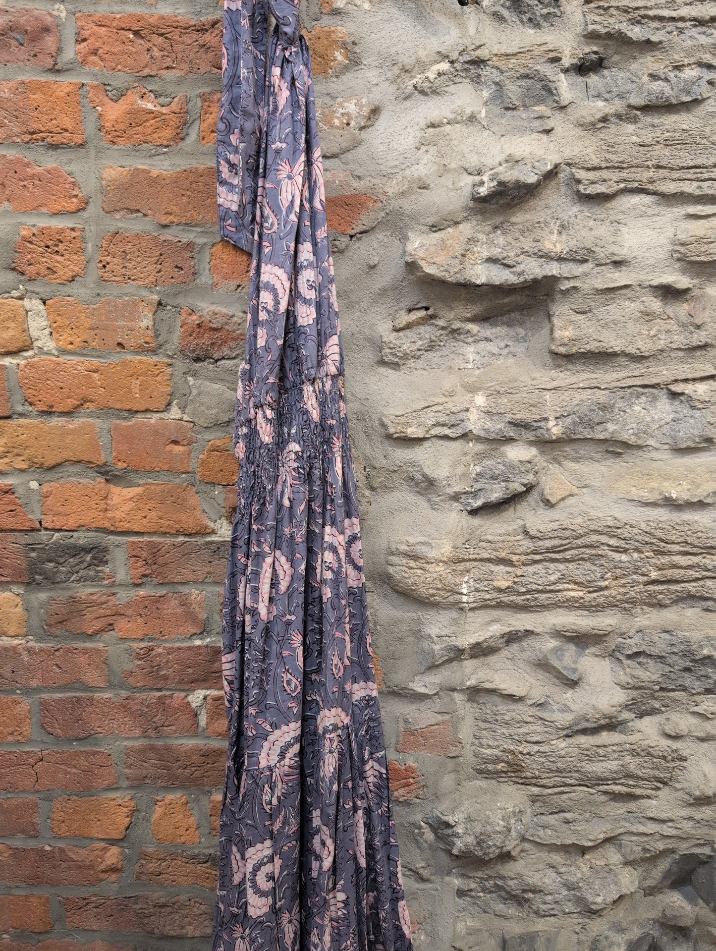 IN- Robe sans manches avec col