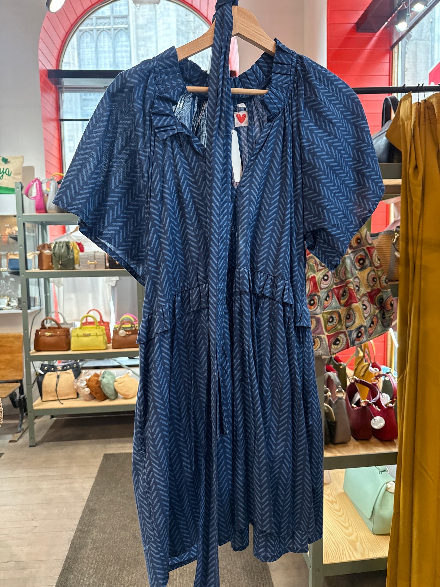 IN- Robe à manches courtes avec ceinture
