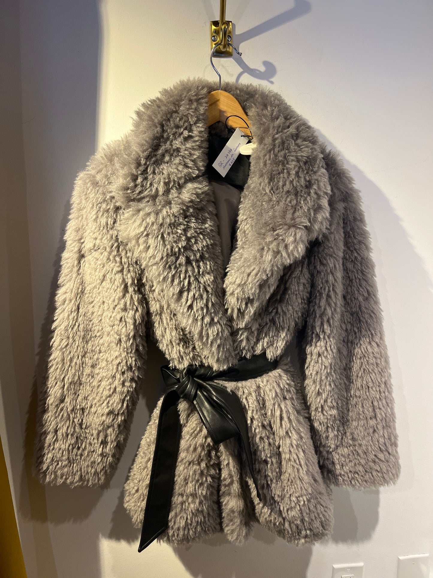 BR- 24384 Manteau de fourrure