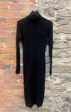 Charger l&#39;image dans la galerie, FR- 7003 Robe à Col Roulé / Turtleneck Dress
