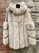 Load image into Gallery viewer, LS- CH0100 Fur Coat
